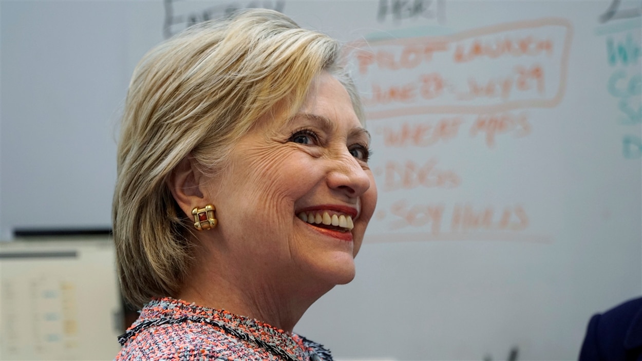 La candidate démocrate, Hillary Clinton, a vite dénoncé le « ton partisan » de ce nouveau rapport.