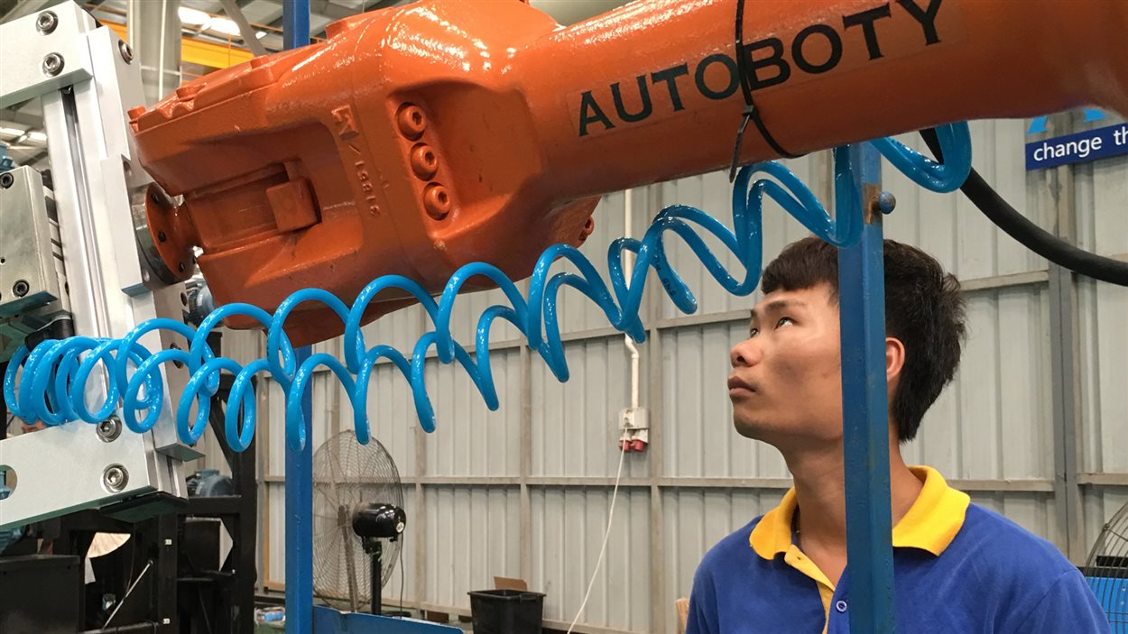 De plus en plus, les ouvriers chinois seront remplacés par des robots dans les usines du pays.