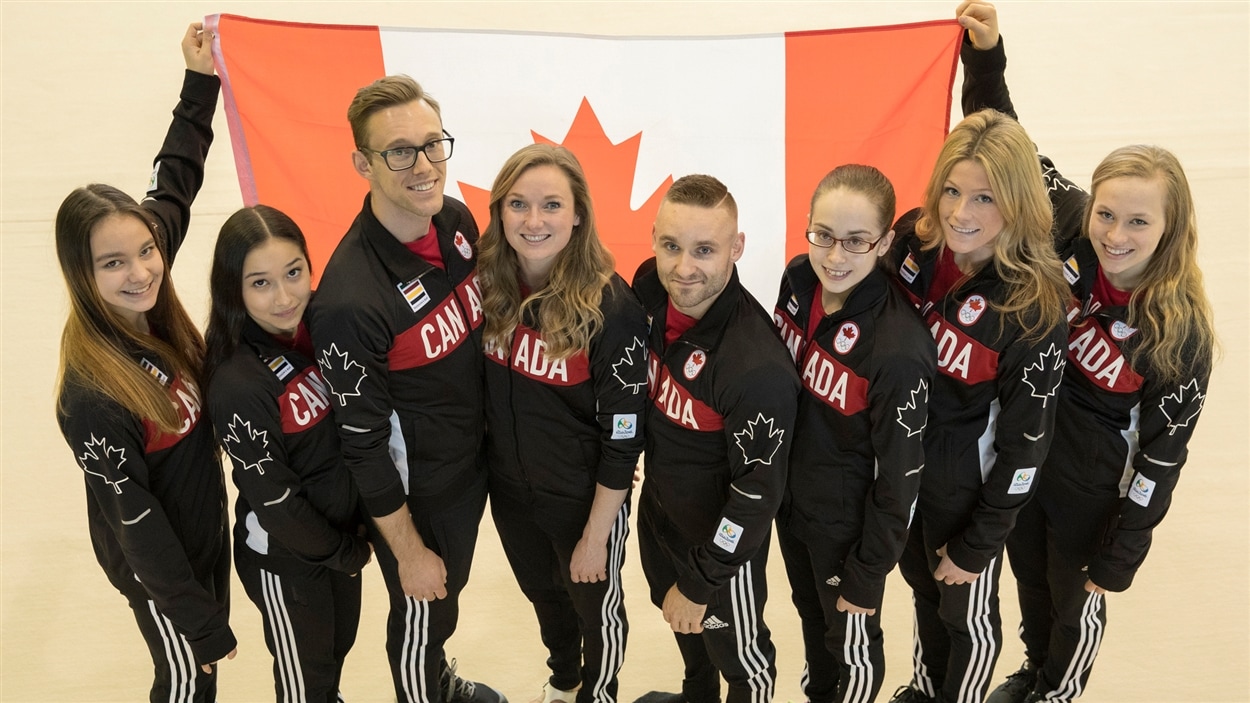 L'équipe canadienne de gymnastique et de trampoline pour Rio : Shallon Olsen, Rose Woo, Jason Burnett, Rosie MacLennan, Scott Morgan, Isabela Onyshko, Brittany Rogers et Ellie Black