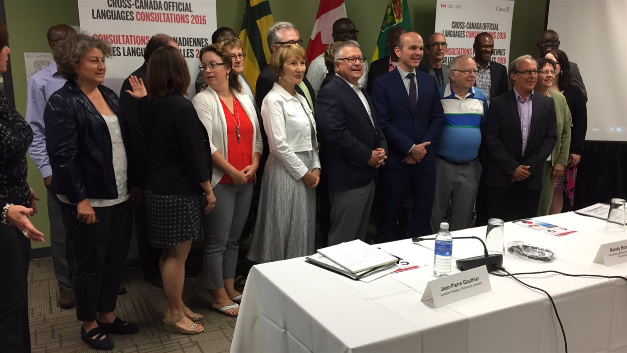 Le secrétaire parlementaire de la ministre du Patrimoine canadien Randy Boissonnault et le ministre de la Sécurité publique Ralph Goodale sont présents aux consultations sur les langues officielles à Regina jeudi.