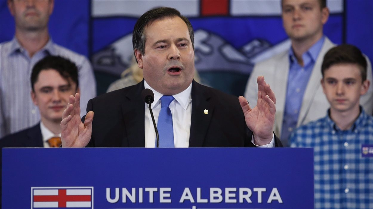 Jason Kenney a annoncé mercredi à Calgary qu'il voulait unir les deux grands partis de droite en Alberta.