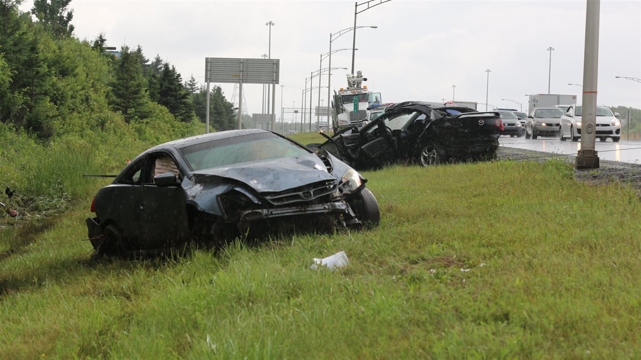 Un accident sur l’autoroute 20 fait deux blessés à SaintRomuald RadioCanada Un accident sur l’autoroute 20 fait deux blessés à SaintRomuald RadioCanada