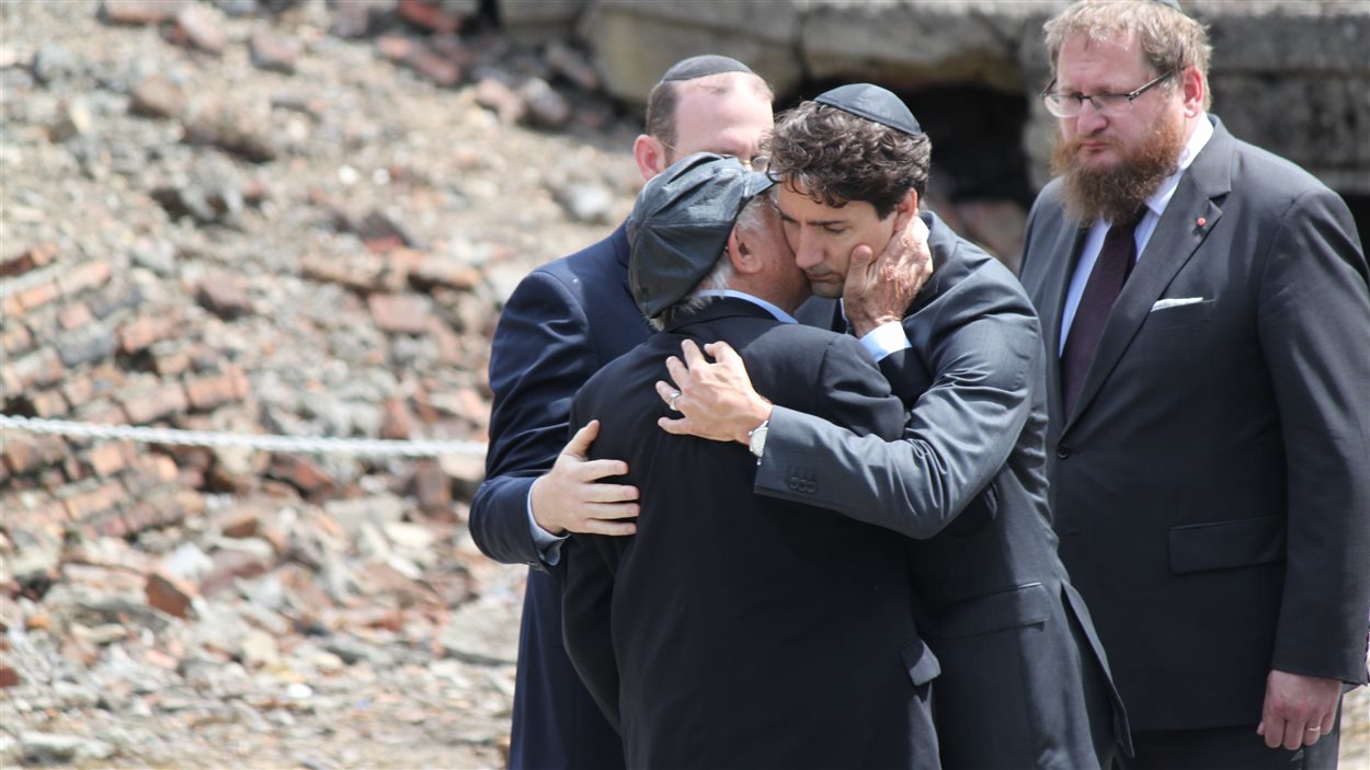 Le survivant Nate Leipciger et le premier ministre Justin Trudeau.