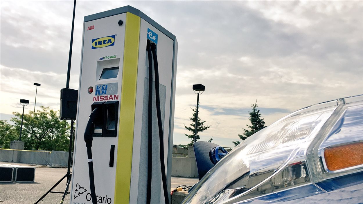 Installation De Borne De Recharge De Voiture électrique à Liège L'Ontario se dotera de 500 nouvelles bornes de recharge électrique