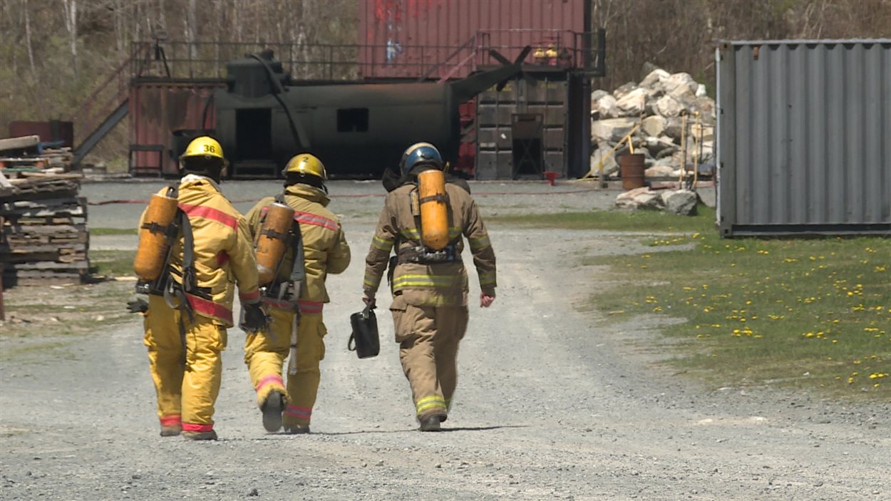 Trois pompiers d'Halifax