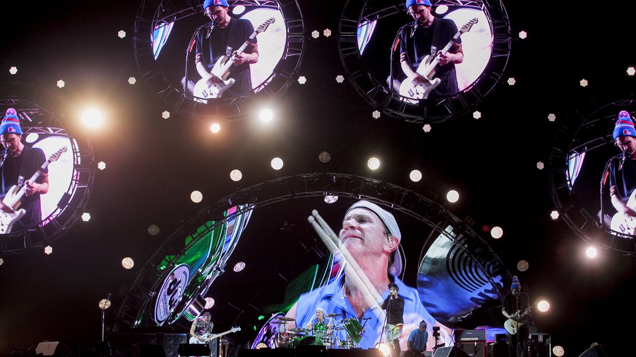 Explosion aux couleurs Red Hot Chili Peppers RadioCanada