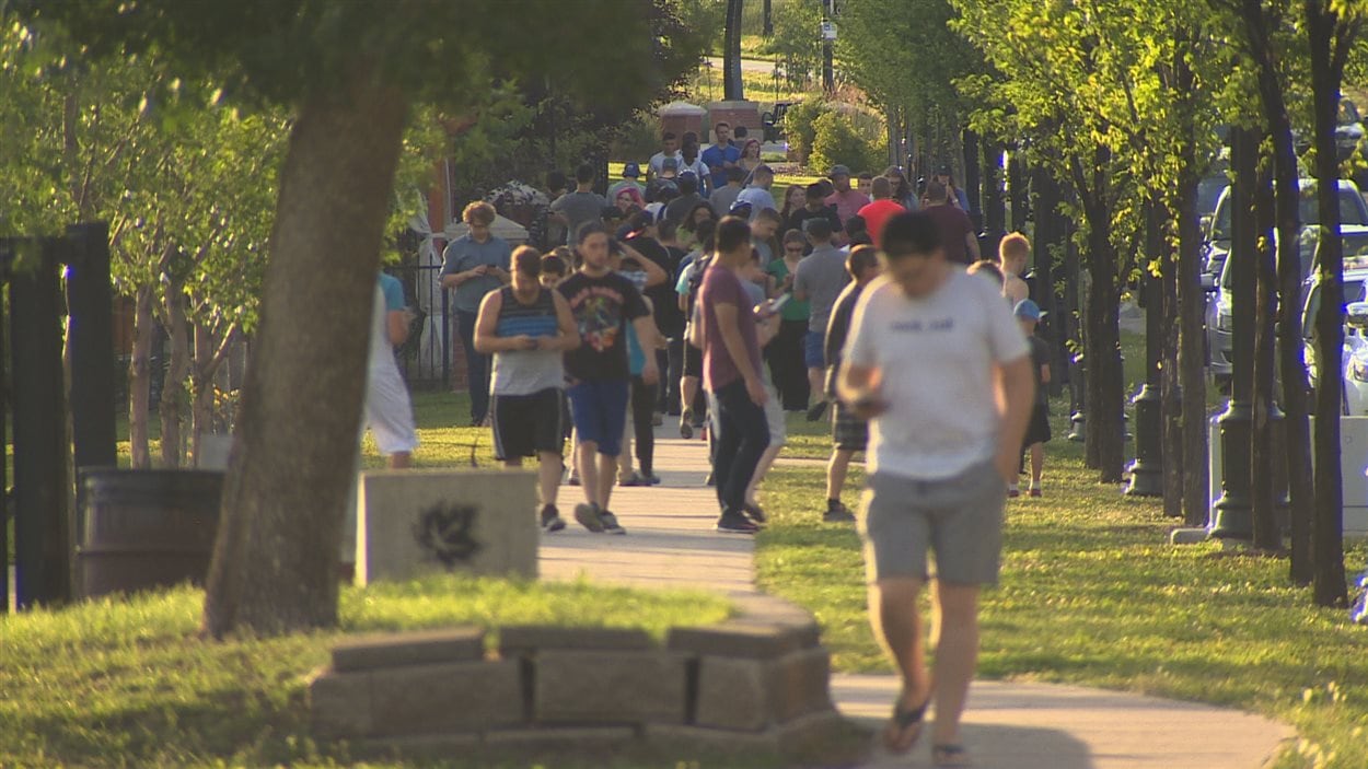 Des joueurs de Pokémon Go à Edmonton.