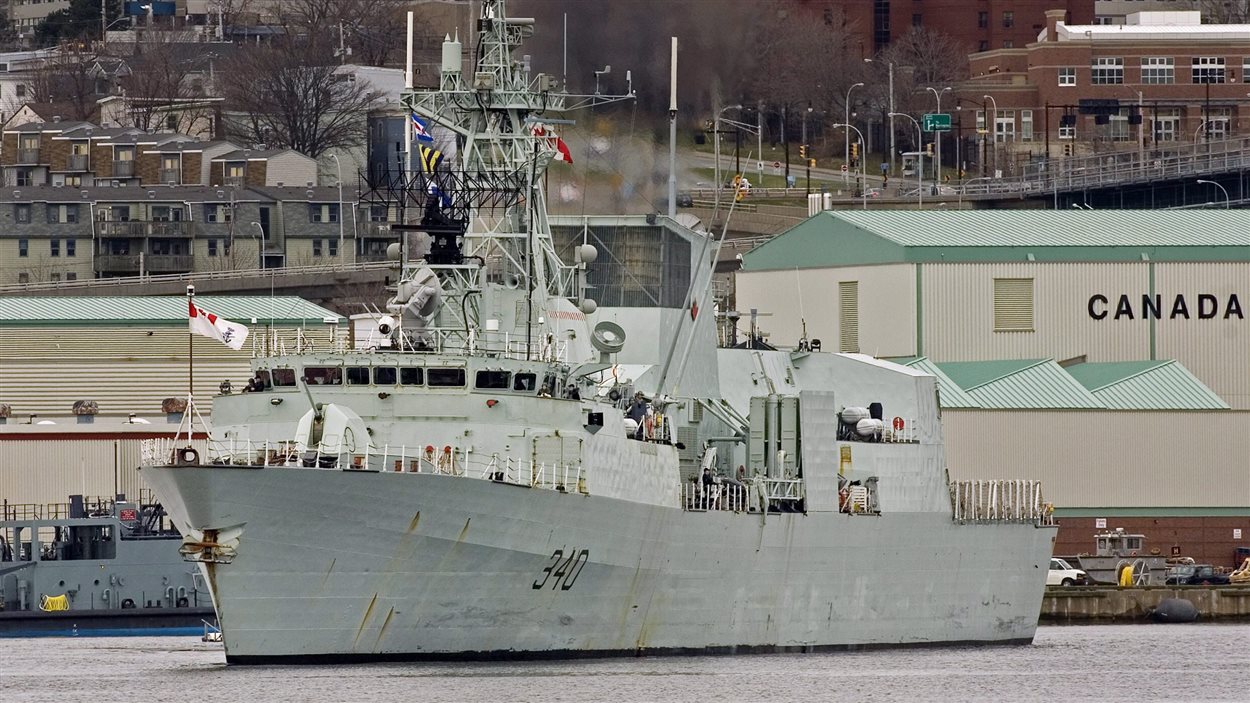 Le HMCS St. John's, au port d'Halifax
