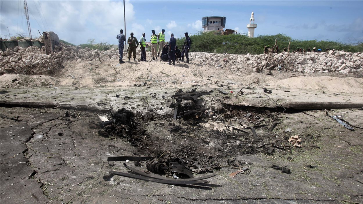 Un attentat-suicide a fait 10 morts, dont 7 gardes de l'ONU, à Mogadiscio.