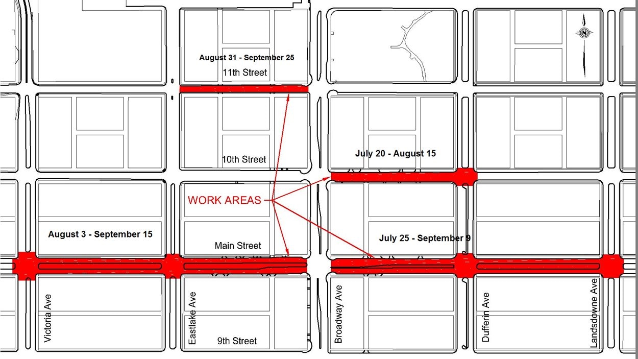 Des travaux d'aqueduc et de pavage sur les rues perpendiculaires à Broadway se poursuivent jusqu'en septembre