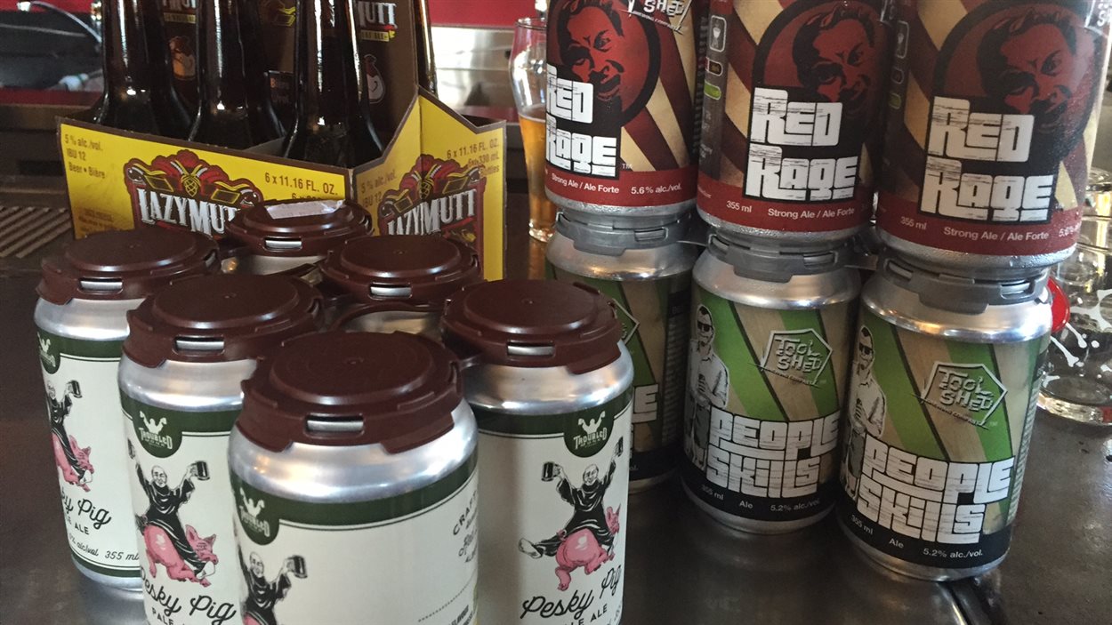 Des bières de microbrasseries albertaines.