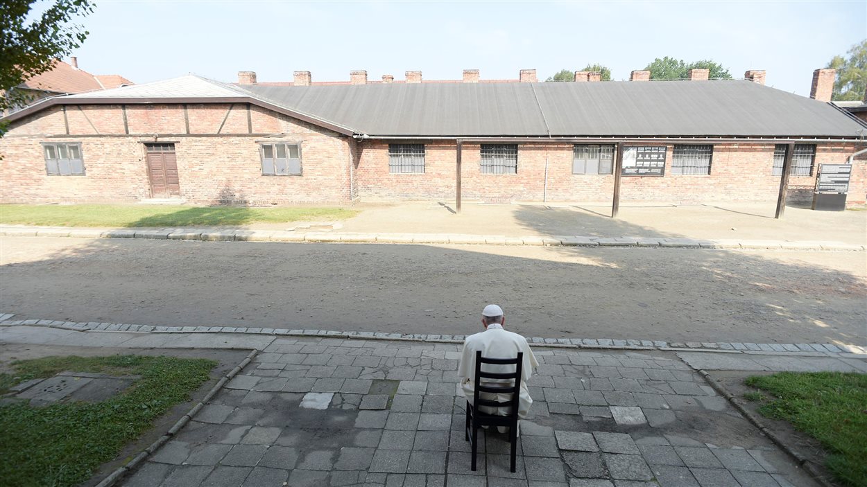 D'origine argentine, François est le premier pape à visiter Auschwitz qui n'ait pas traversé l'horreur de la Deuxième Guerre mondiale en sol européen.