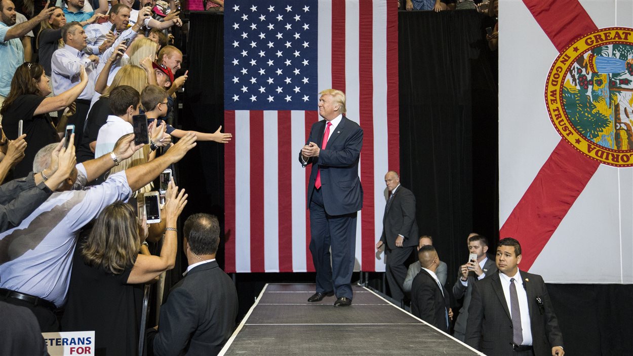 Donald Trump, lors d'un rassemblement électoral tenu mercredi à Jacksonville, en Floride.