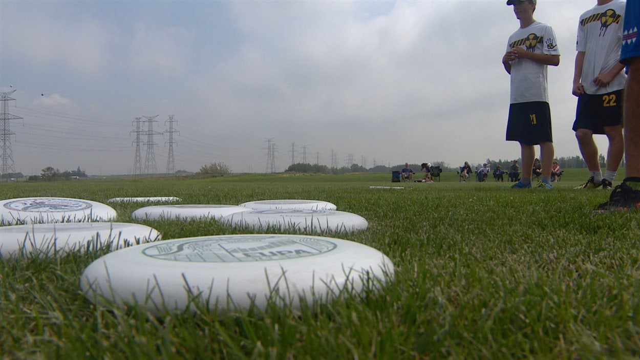 Esprit d'équipe au championnat d'ultimate frisbee à Edmonton RadioCanada