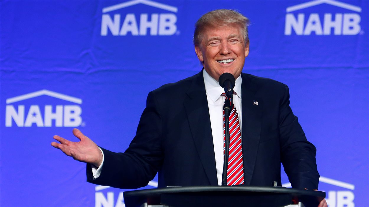 Donald Trump devant la National Association of Home Builders  (NAHB)  à Miami.