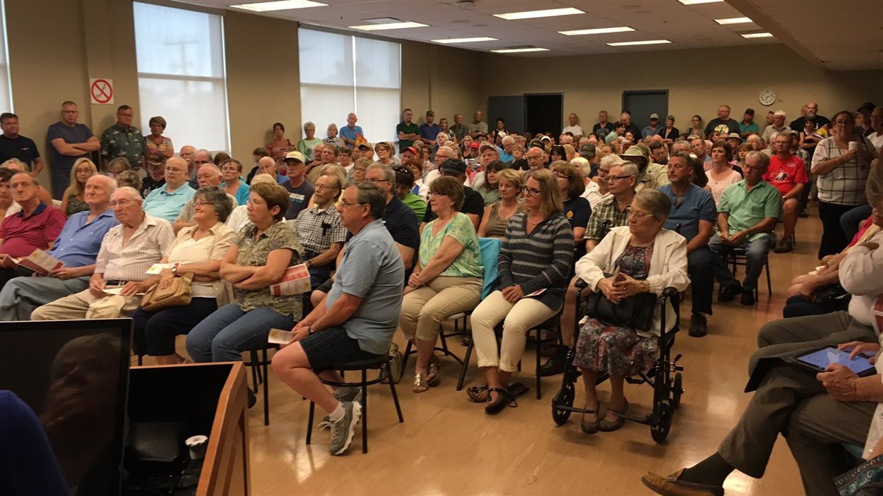 Plus de 200 personnes étaient présentes pour la réunion de l'Association des droits des anglophones du N.-B.