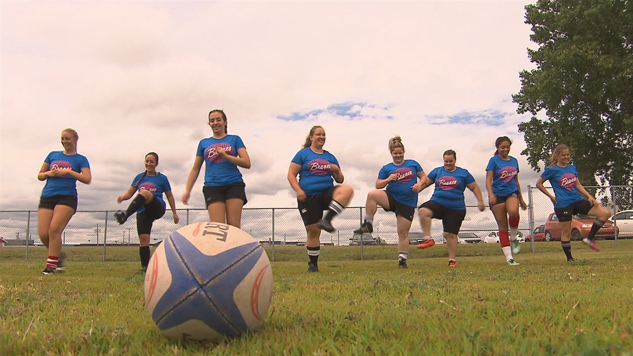 L'équipe de rugby Les Braves de Trois-Rivières, seule équipe féminine senior en Mauricie.