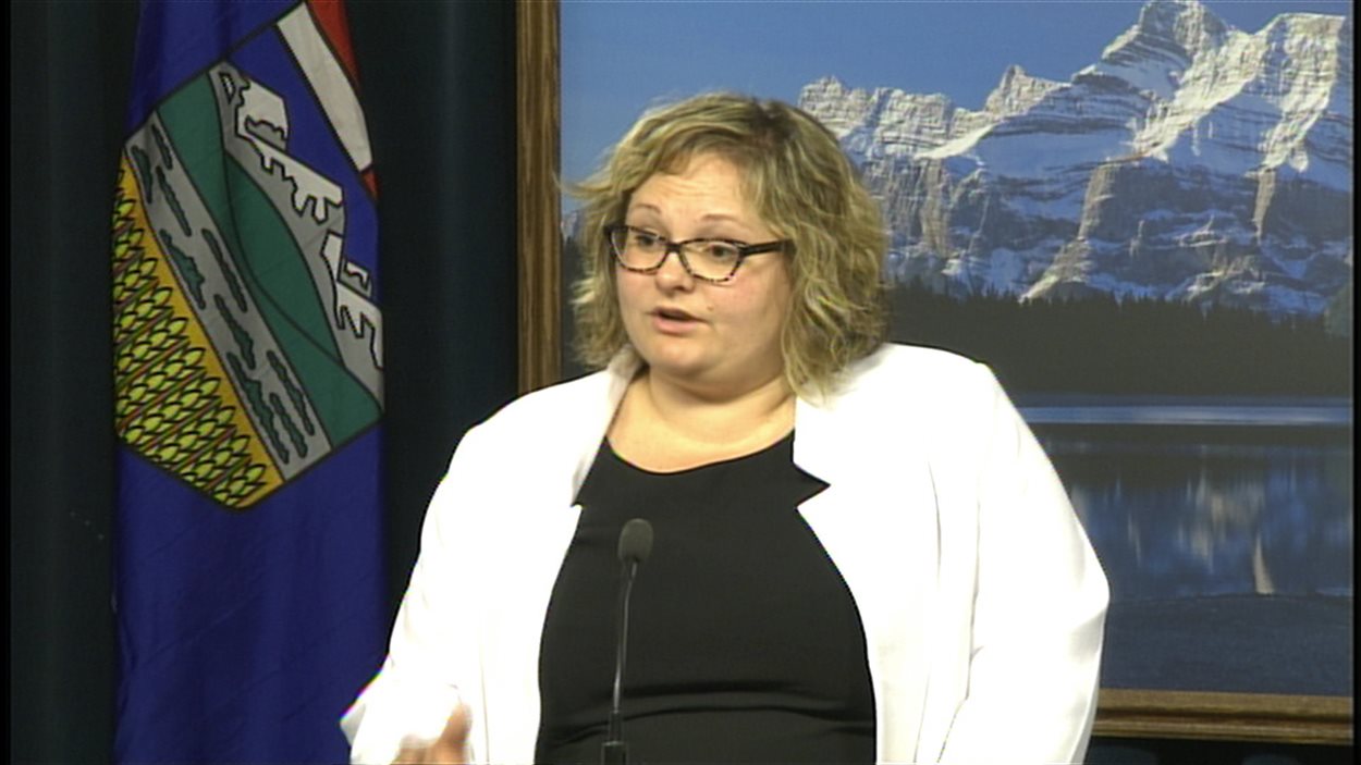 La ministre de la Santé albertaine, Sarah Hoffman.
