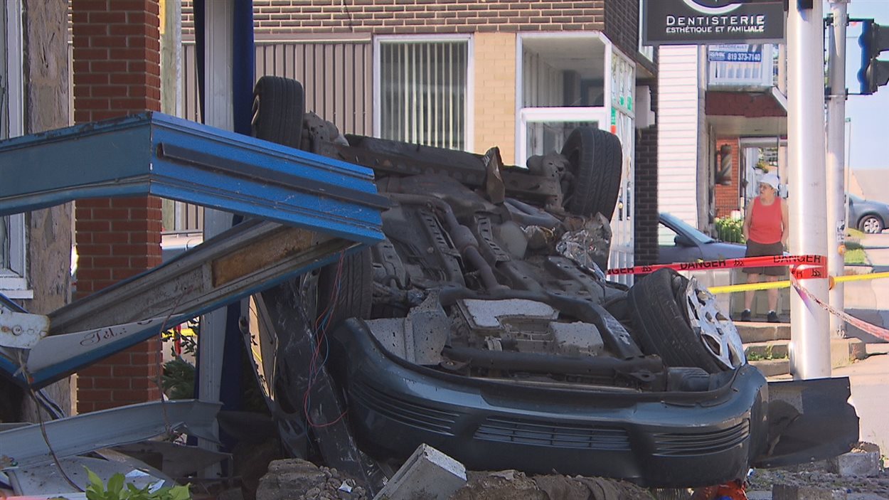 Accident impliquant une voiture volée à Trois-Rivières.