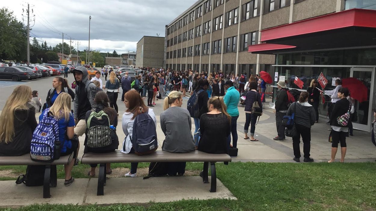 Un Avant Midi De Greve Pour La Rentree Au Cegep De Trois Rivieres Radio Canada Ca