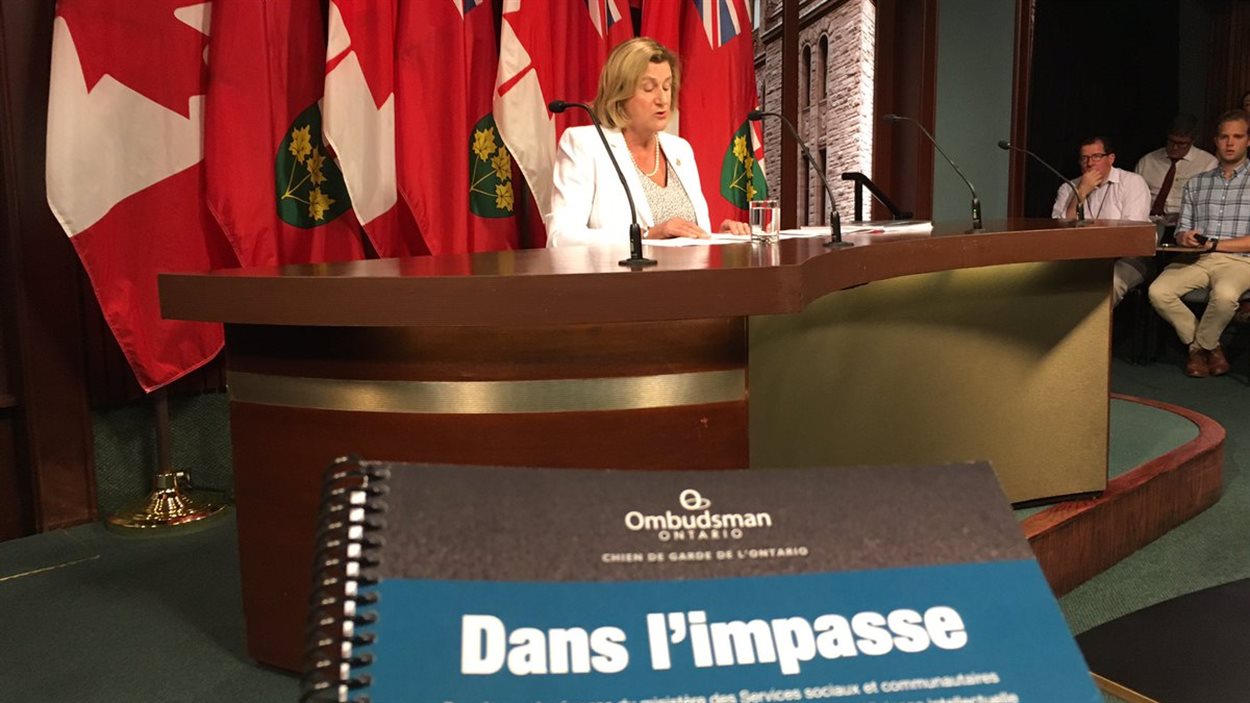 La ministre des Services sociaux et communautaires Helena Jaczek présente ses excuses à la suite du dépôt du rapport de l'ombudsman sur les adultes atteint d'une déficience intellectuelle