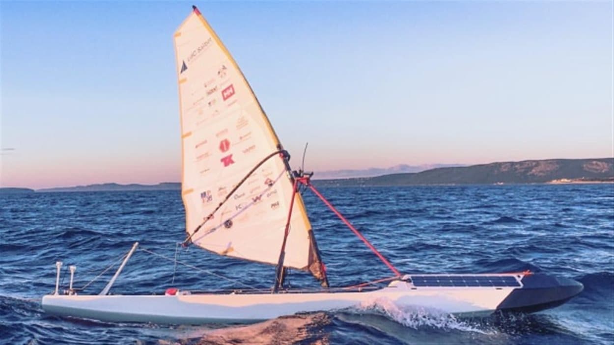 Le SailBot, un voilier robotisé conçu par des étudiants de UBC en route pour la traversée de l'Atlantique.