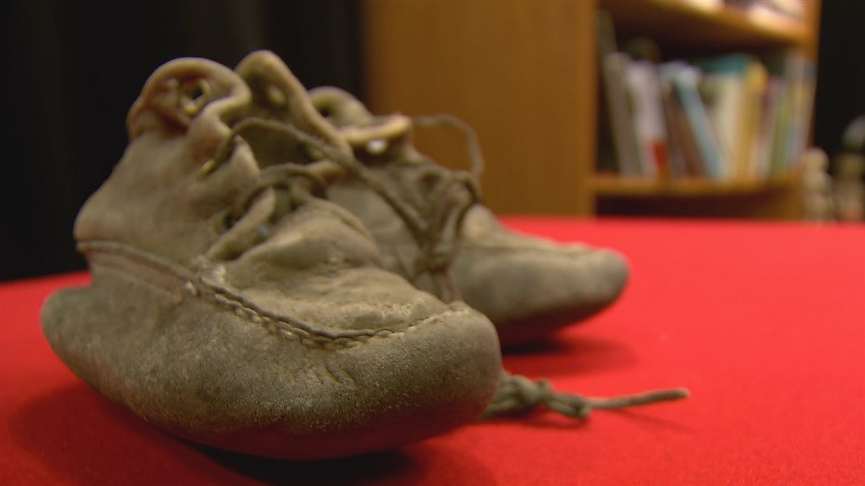 Des mocassins fabriqués par une Première Nation il y a plus de 60 ans ont été trouvés dans un magasin à Toronto et sont maintenant dans un musée.