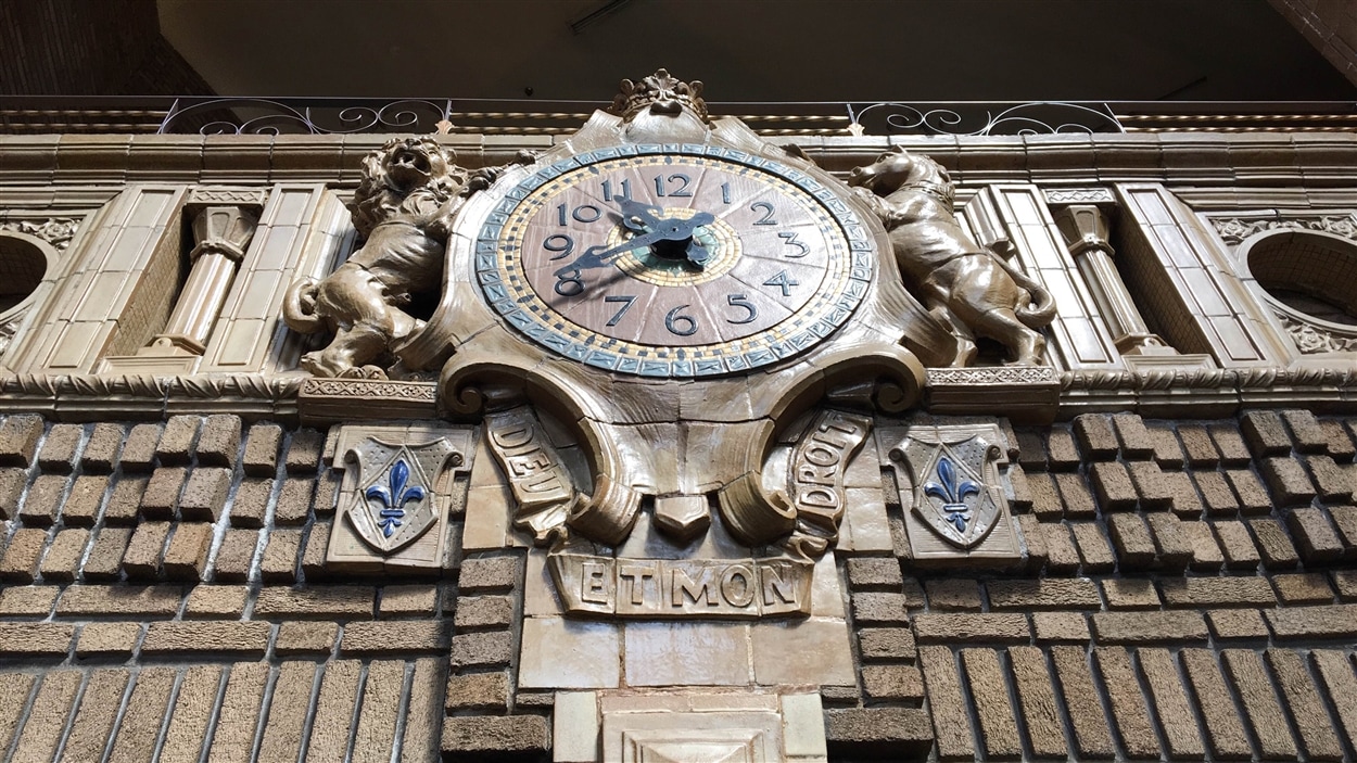 L'horloge de la gare du Palais.