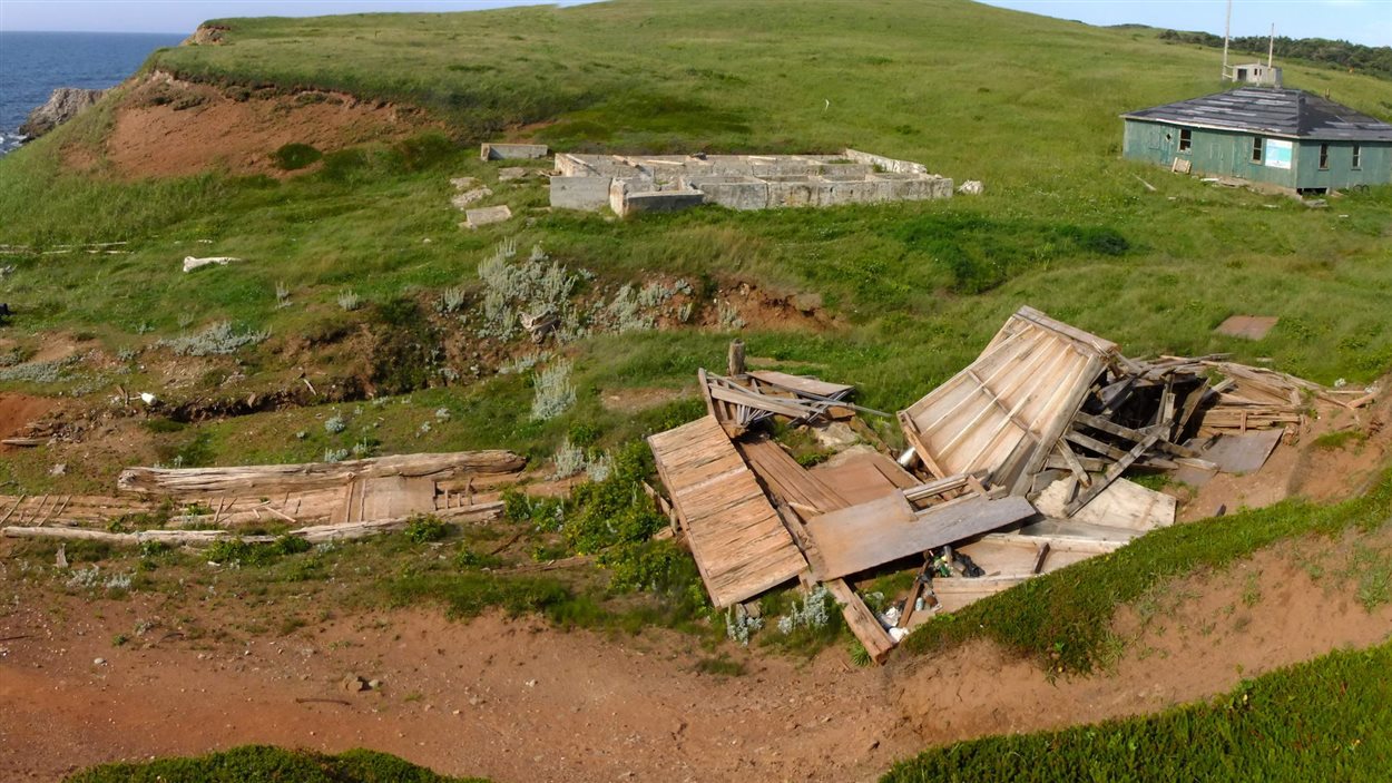 Installations à l'abandon de l'île Brion