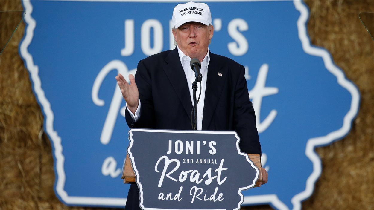 Donald Trump annonce l'instauration d'un système de vérification assurant une rapide expulsion des immigrants après expiration de leur titre de séjour, lors d'un discours à Des Moines, dans l'Iowa.