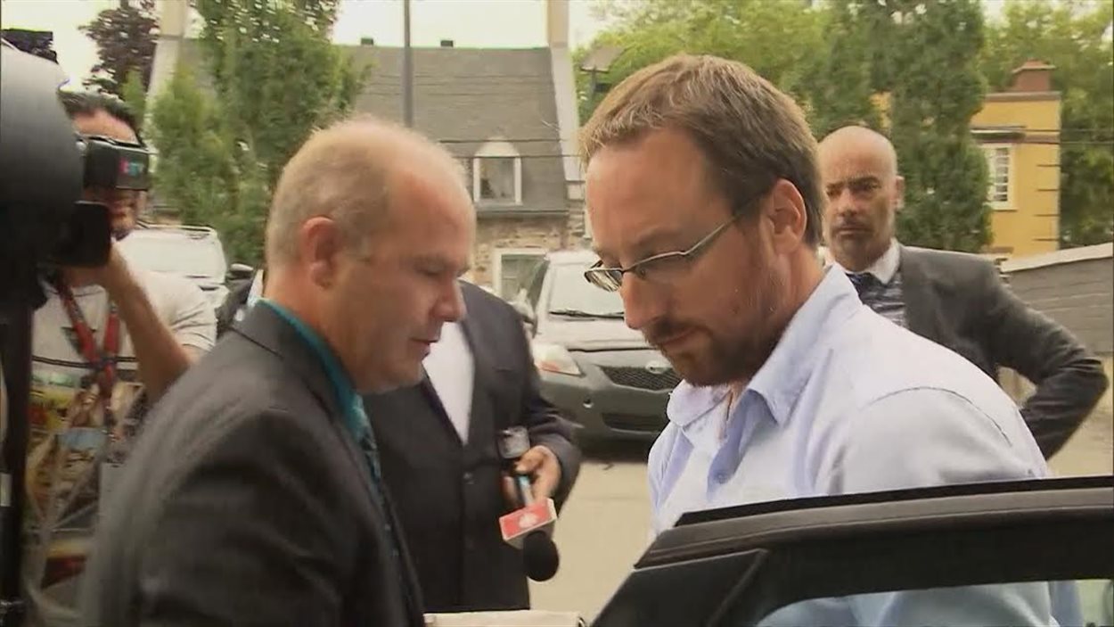 Jonathan Bettez arrive au palais de justice de Trois-Rivières.