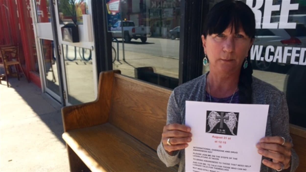 Arlene Last-Kolb a organisé en collaboration avec Christine Dobbs un rassemblement pour sensibiliser aux risques liés à la consommation de fentanyl.