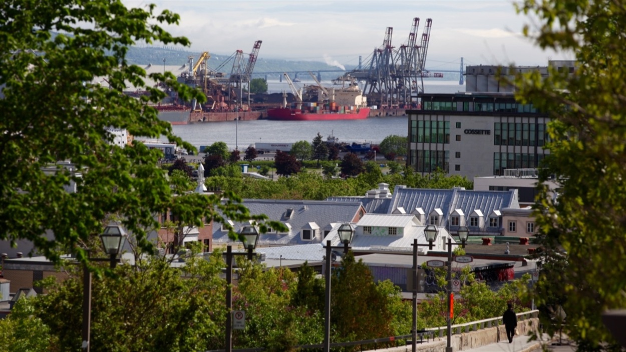 Le port de Québec vu de la Haute-Ville.