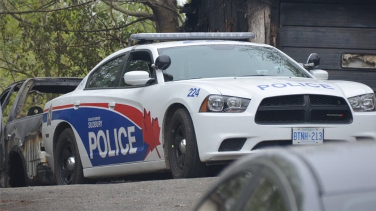 Un Homme Se Rend à La Police Après Quelques Heures Tendues à Levack ...