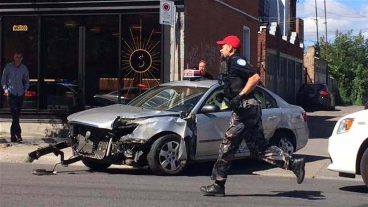 Une voiture de taxi accidenté