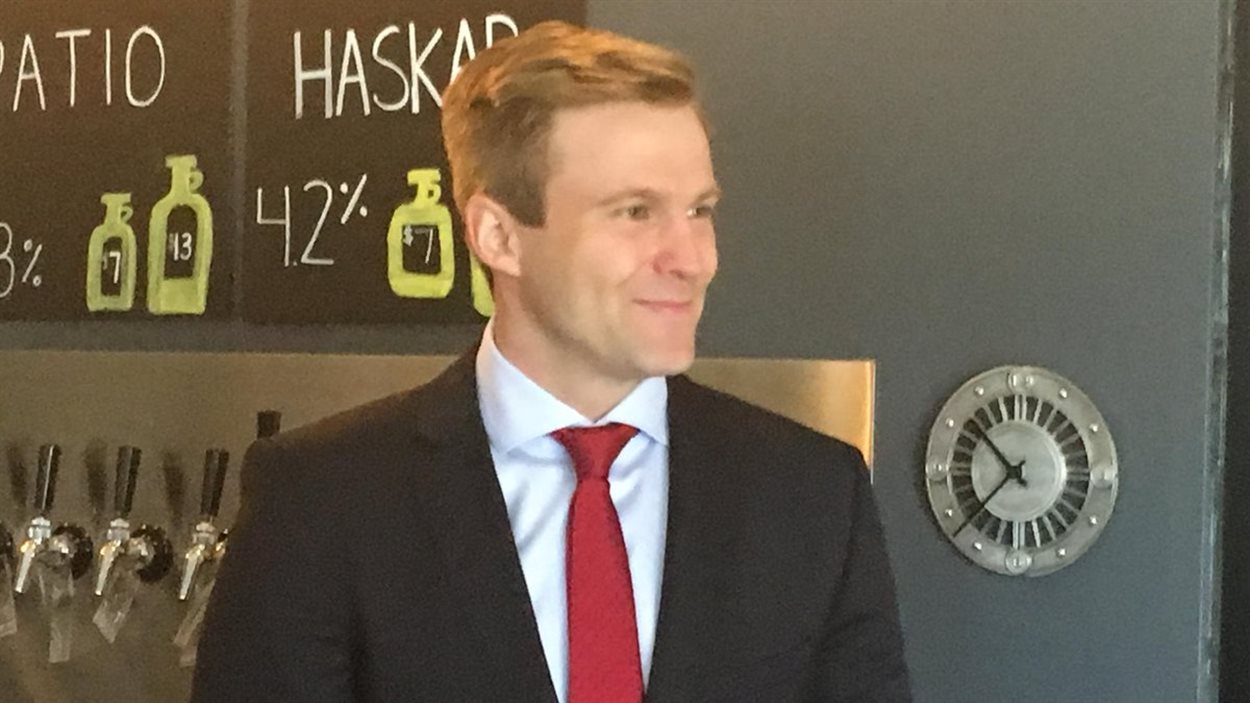 Le premier ministre du N.-B., Brian Gallant, annonce le plan de croissance économique de son gouvernement.