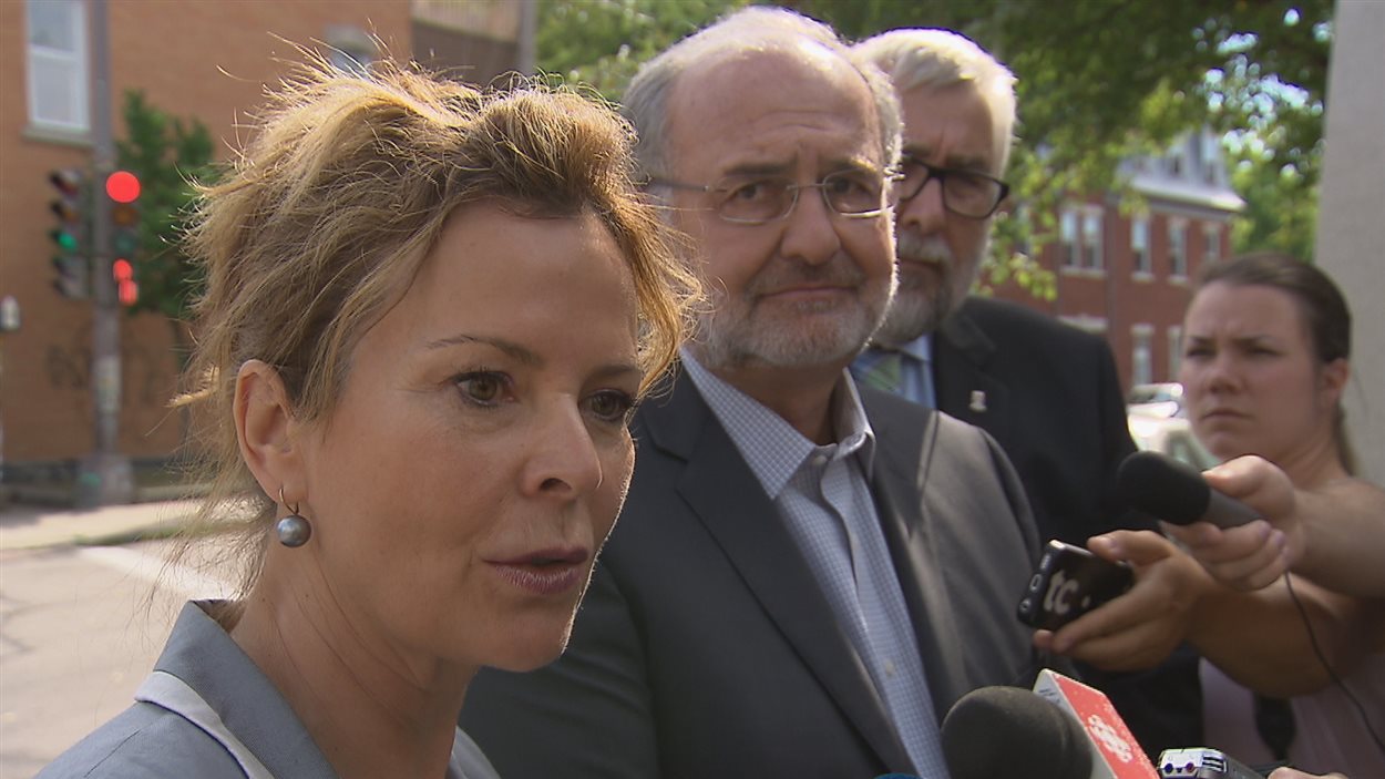 Les élus de Démocratie Québec, Anne Guérette, Paul Shoiry et Yvon Bussière, ont tenu un point de presse dans le quartier Saint-Sauveur.