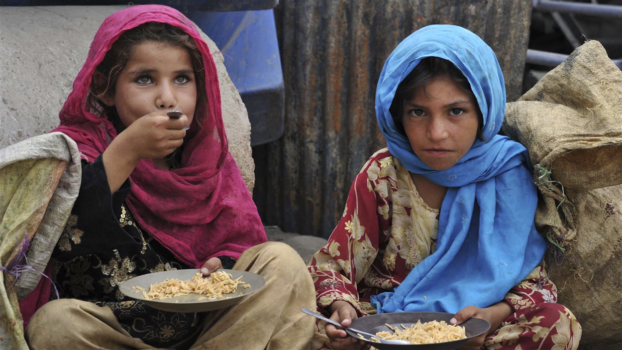 Deux jeunes Afghanes à Jalabad.
