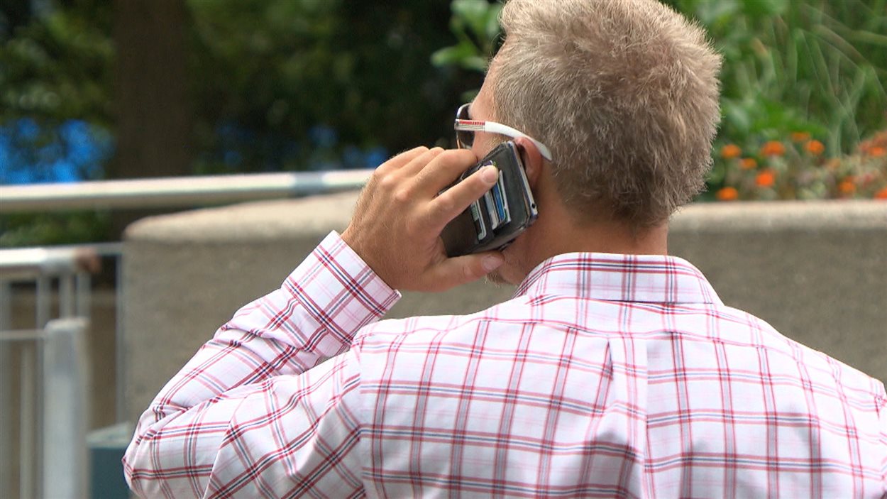 Les téléphones intelligents saisis peuvent contenir une mine de renseignements pour les services policiers.