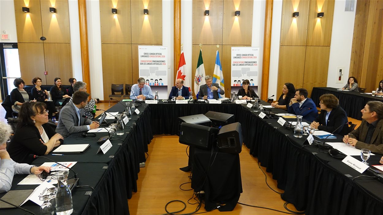 intervenants autour de la table