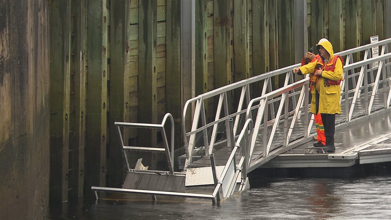 Effondrement d’une passerelle le maire de SainteRoseduNord tire