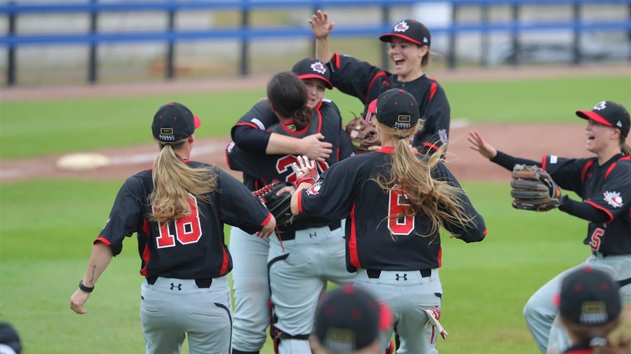 Le Canada en finale de la Coupe du monde de baseball | Radio-Canada