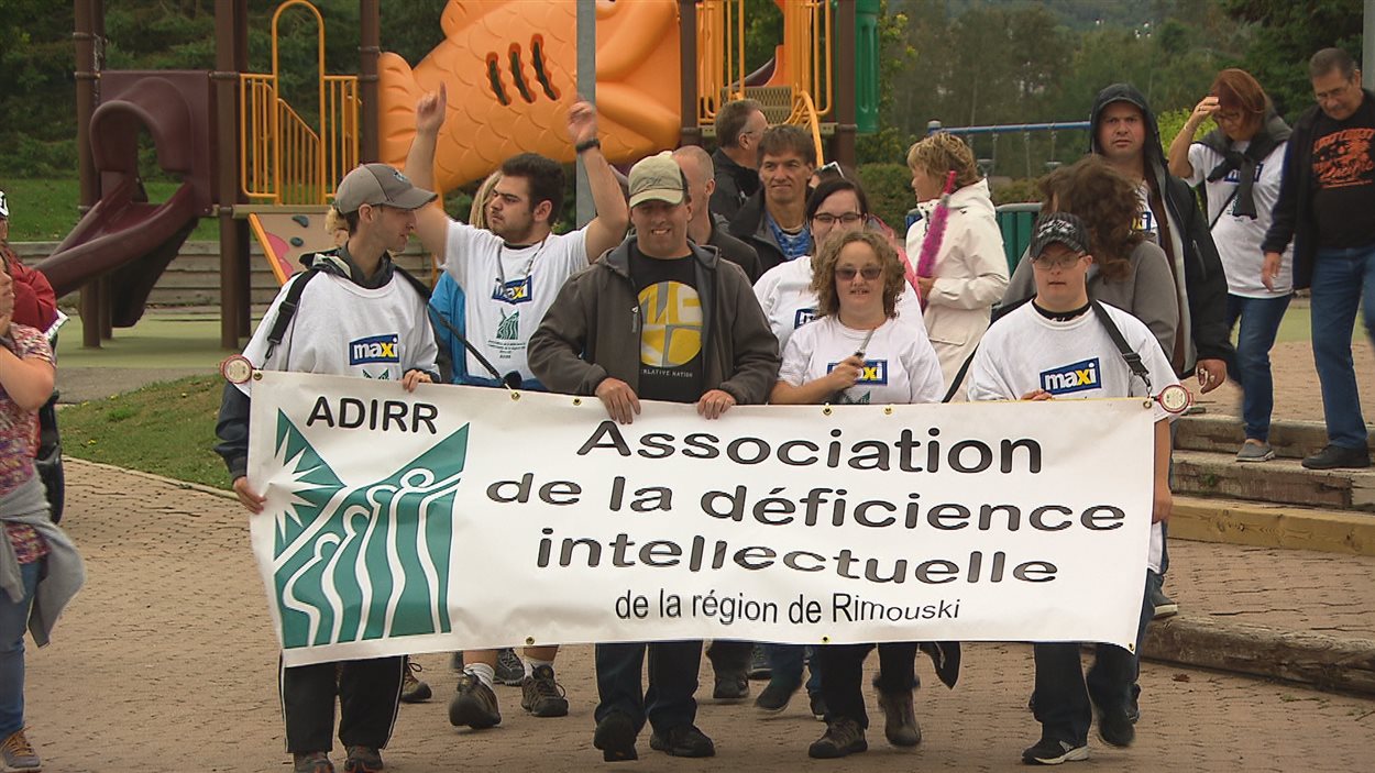Le départ de la marche avait lieu au parc Beauséjour de Rimouski.