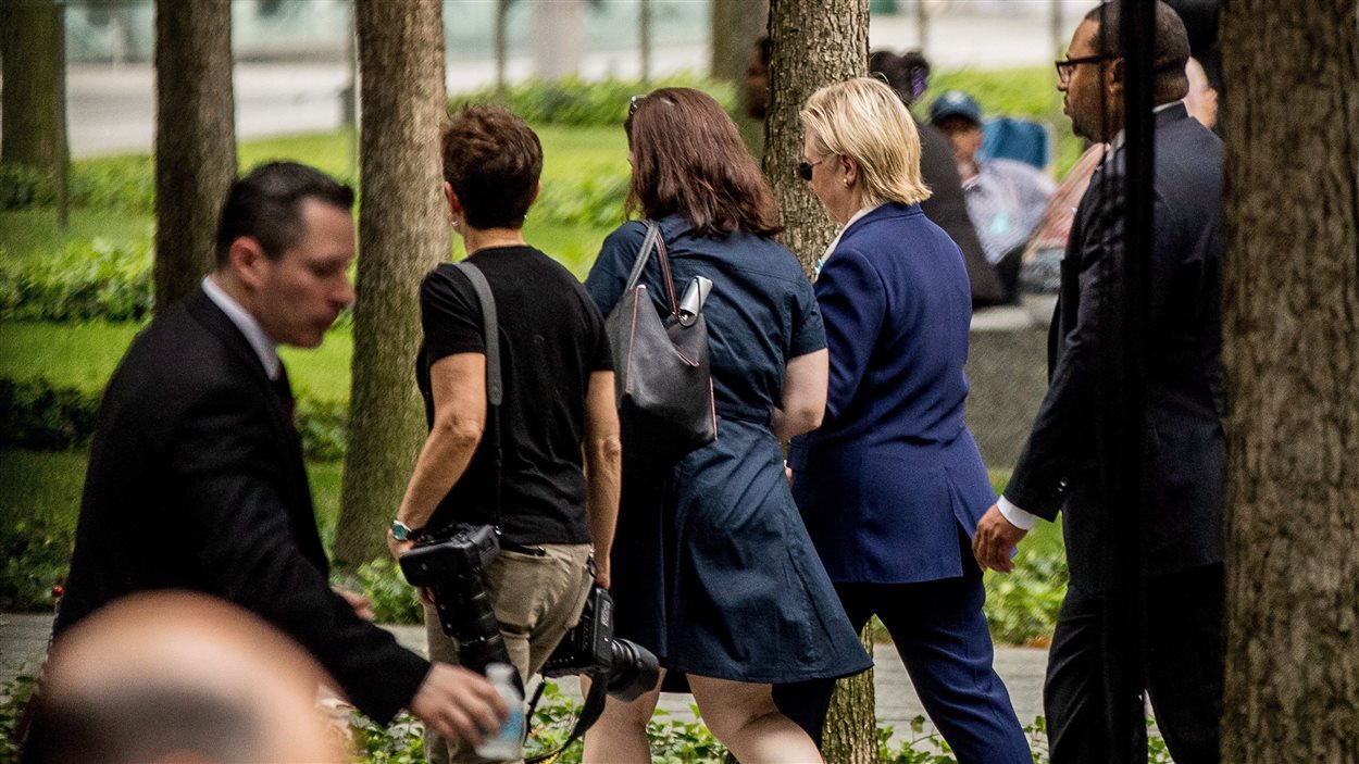 Hillary Clinton quitte une cérémonie commémorant les attentats du 11 Septembre après avoir subi un malaise.