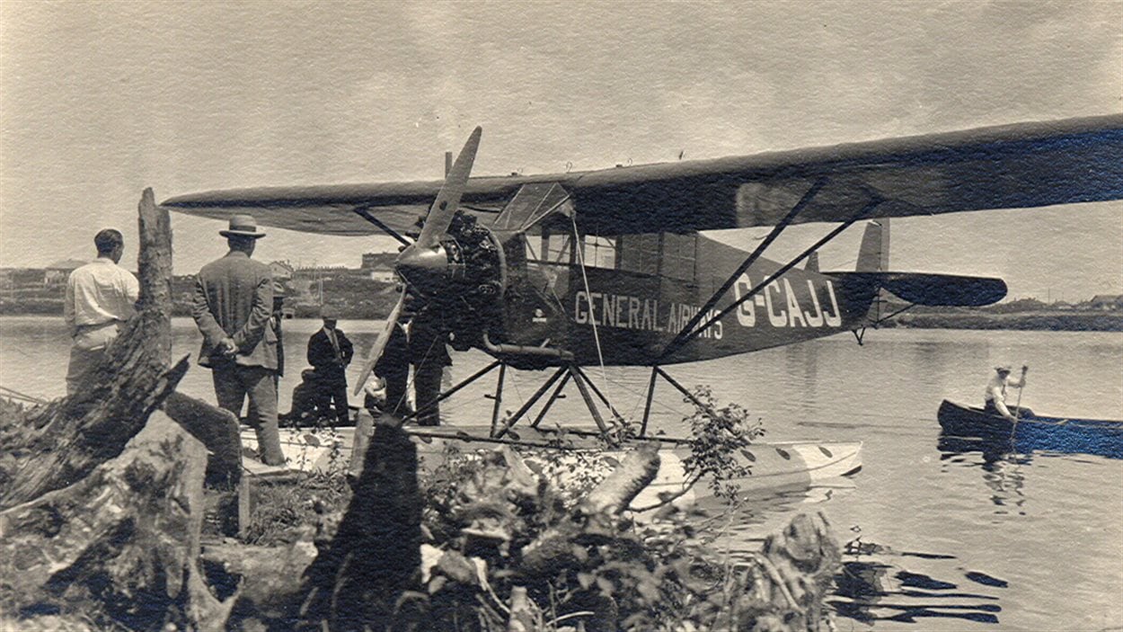 Un avion sur le lac Osisko lors des débuts de Rouyn et Noranda