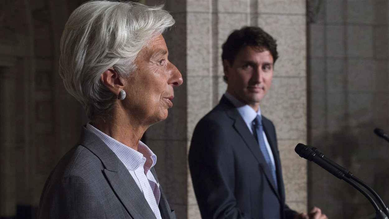 La directrice du FMI, Christine Lagarde, en point de presse à Ottawa avec le premier ministre Justin Trudeau