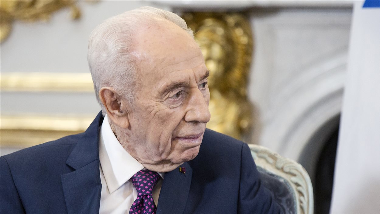 L'ancien président et premier ministre israélien, Shimon Peres, lors de sa rencontre avec François Hollande, en France, le 25 mars 2016