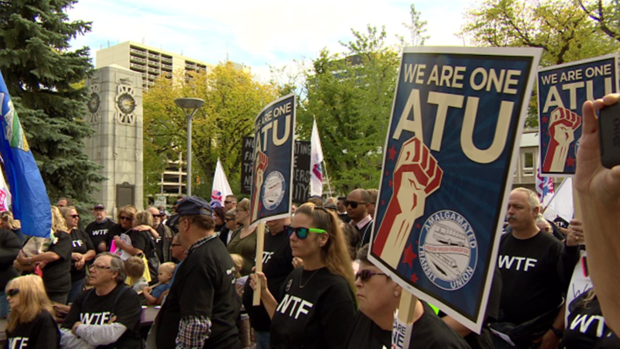Les employés du Syndicat uni du transport ont manifesté à Saskatoon samedi.