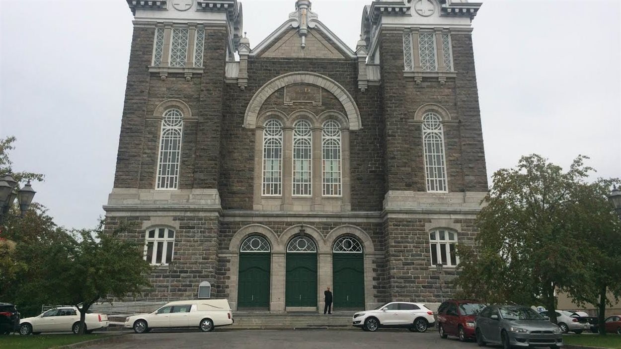 Bob porté à son dernier repos RadioCanada