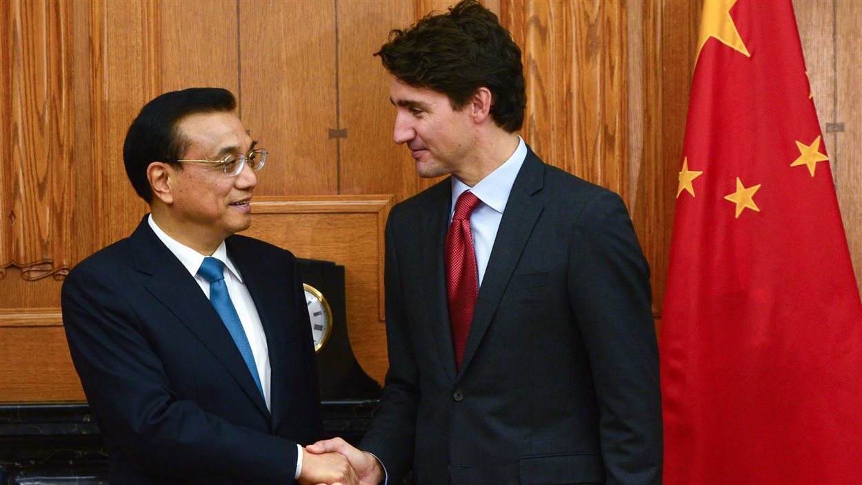 Le premier ministre canadien Justin Trudeau en compagnie de son homologue chinois, Li Keqiang à Ottawa